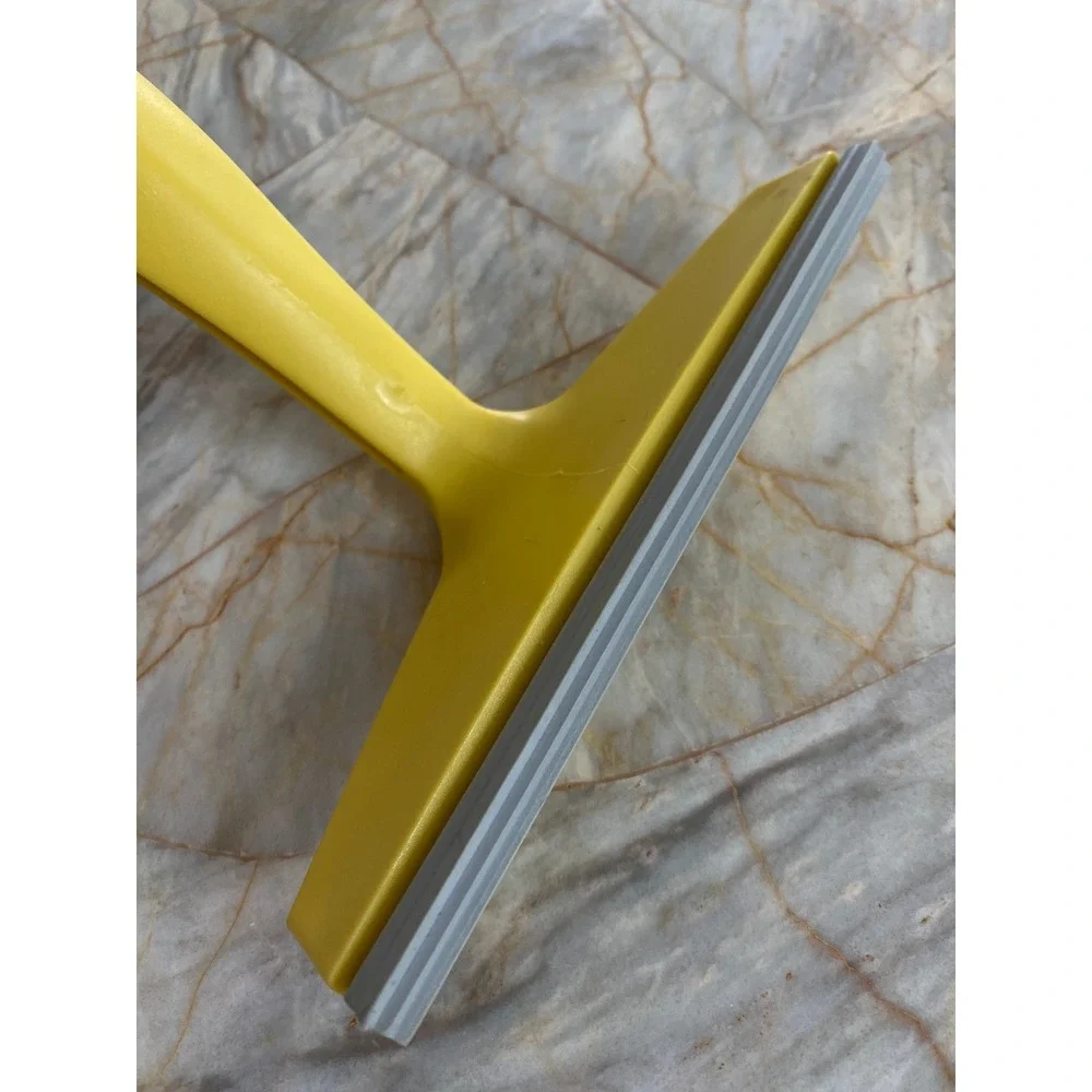 Petmate‎ Pet Hair Magnet Yellow Rubber Squeegee Fur Remover Tool 2001 Vintage